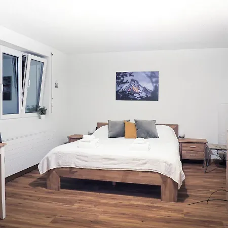 Omis Apartment *